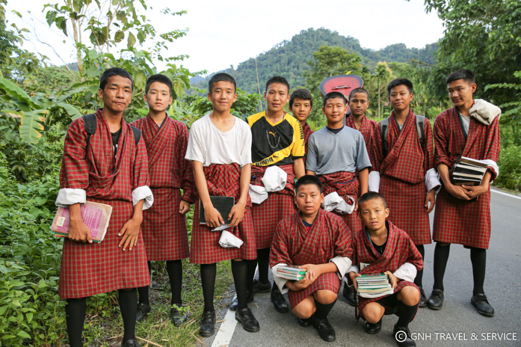 ブータン　民族衣装　キラ